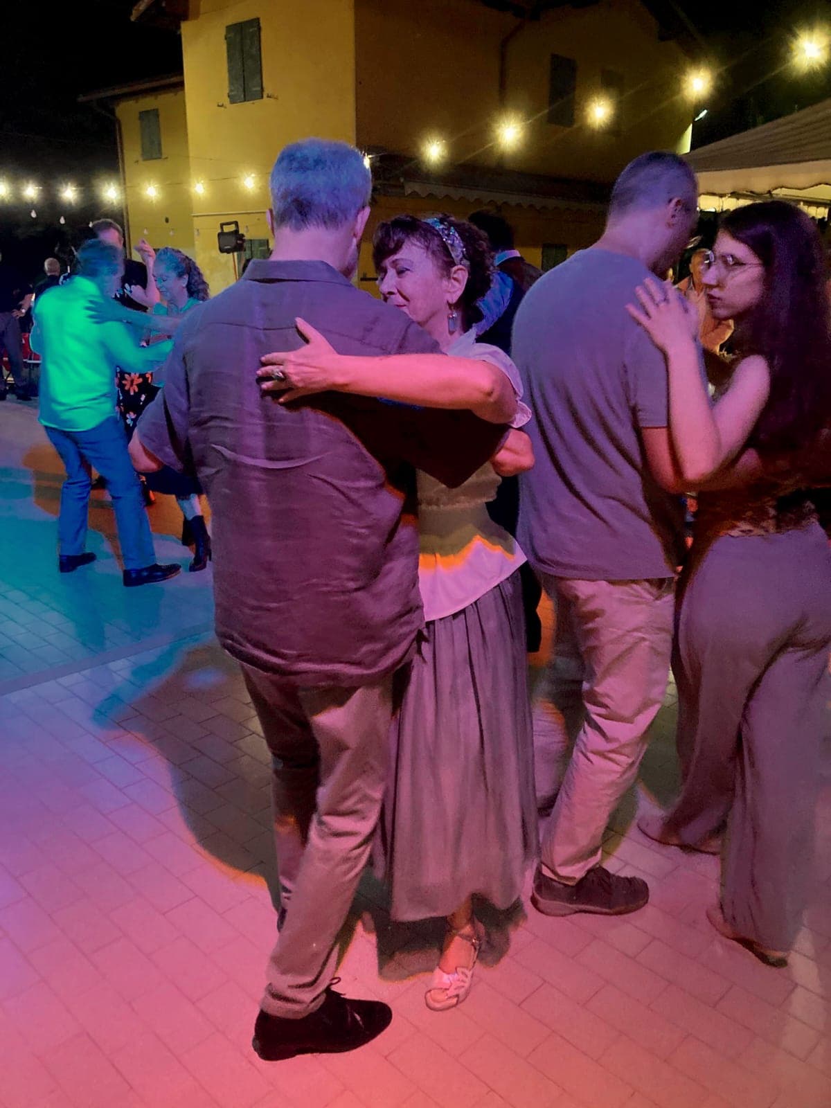 Silvia e Paolo ballano la Bachata